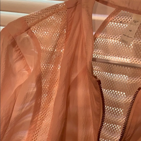 LIvi Active wind breaker - Picture 3 of 3